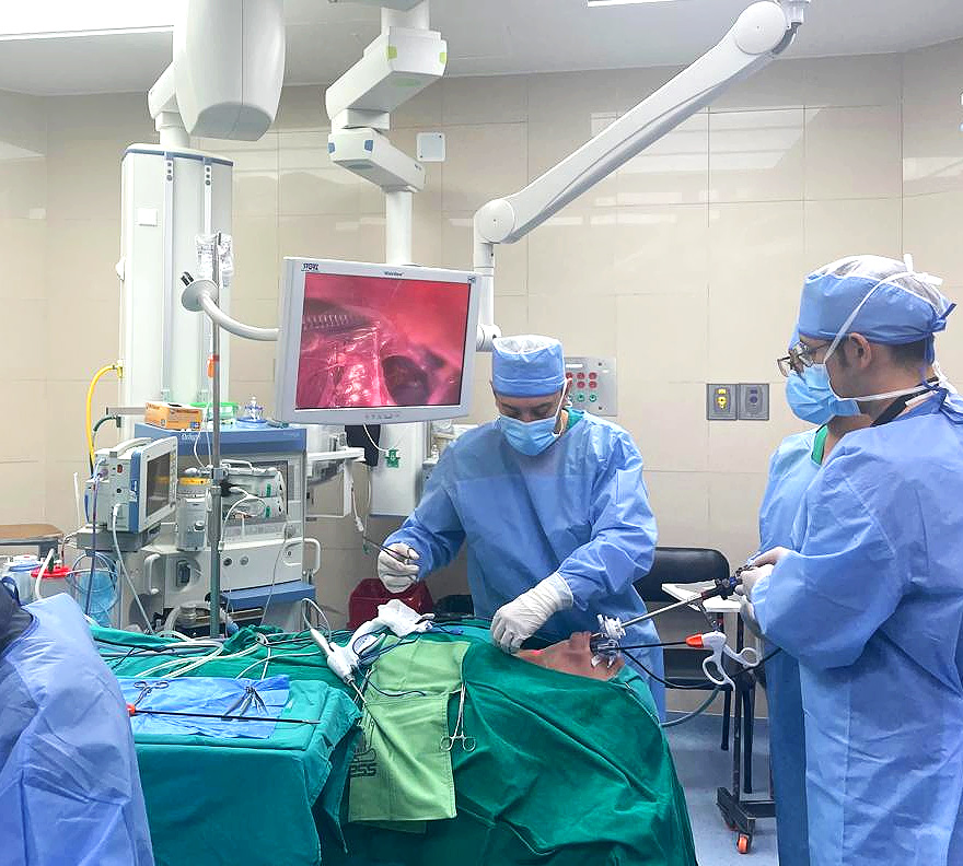 Cirugia de tiroides de mínima invasión sin cicatriz en cuello